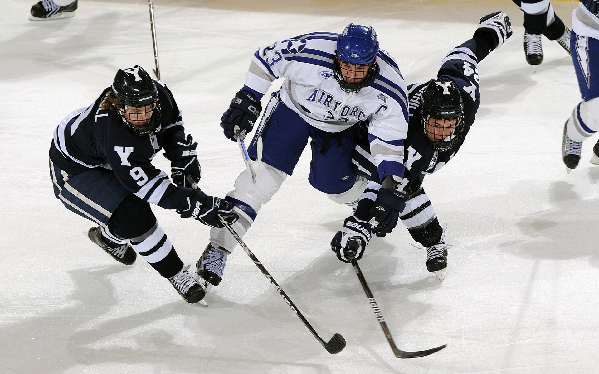 德甲转会风云：利物浦盯上锋线强援，布伦森或成交易筹码